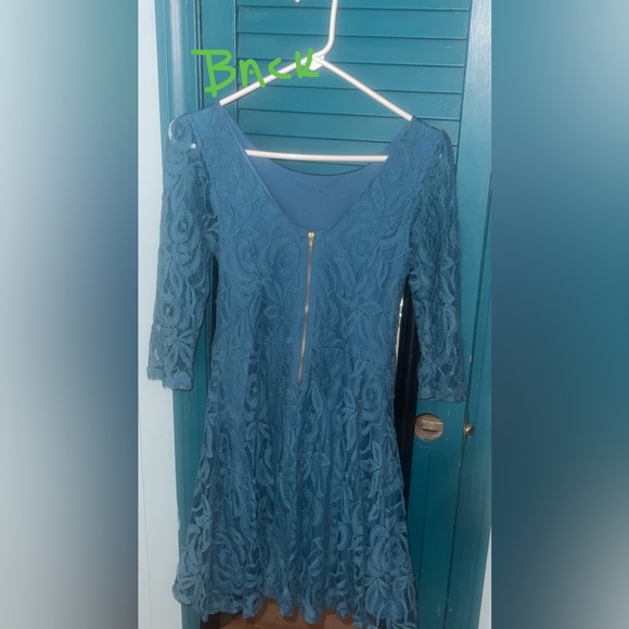 Blue lace dress - Picture 3 of 3